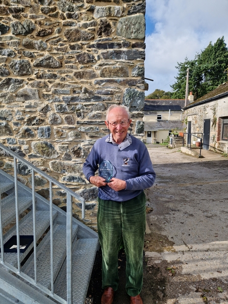 Gordon Waterhouse with service award